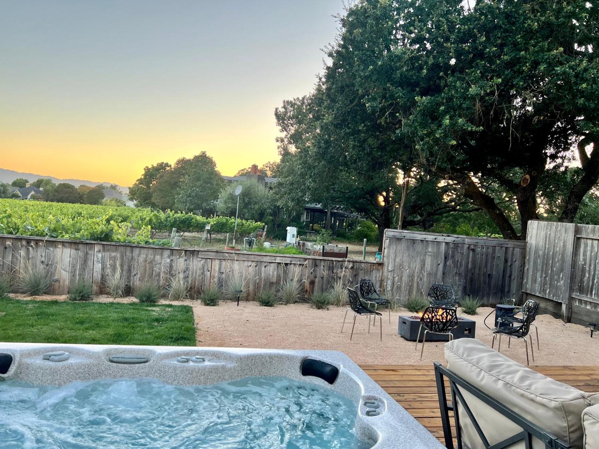 Outdoor Fire-Pit, Jacuzzi & Bbq W/ Vineyard Views! Villa Windsor Exterior foto